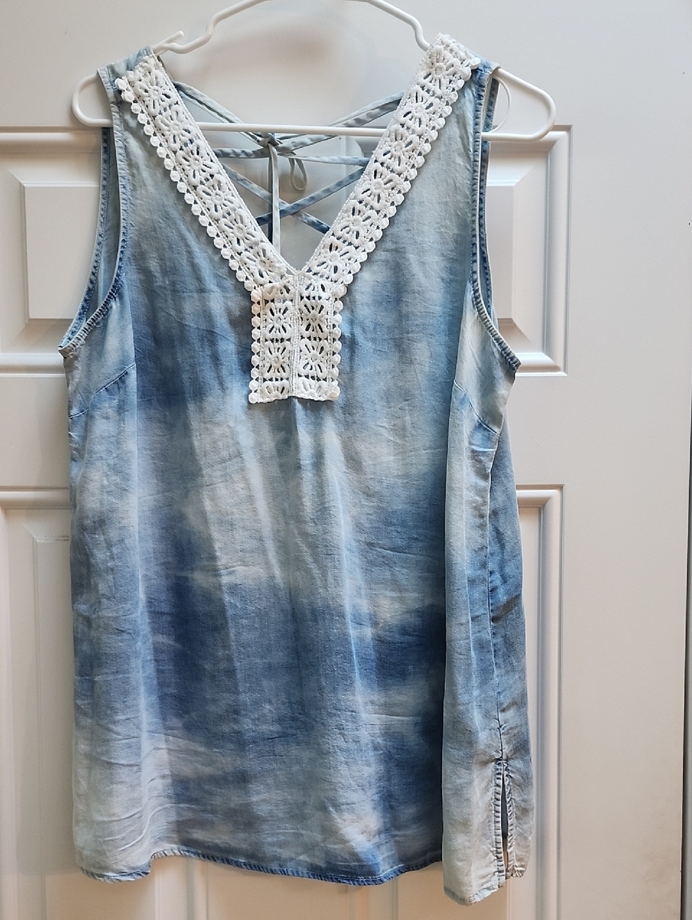 Women's Light Blue Tie-Dye Crochet Trim Sleeveless Top
